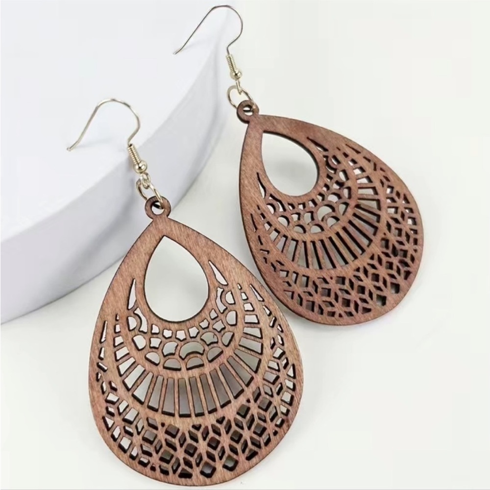 Beautiful Lightweight Unique Natural Wood Bohemian Earrings NWT